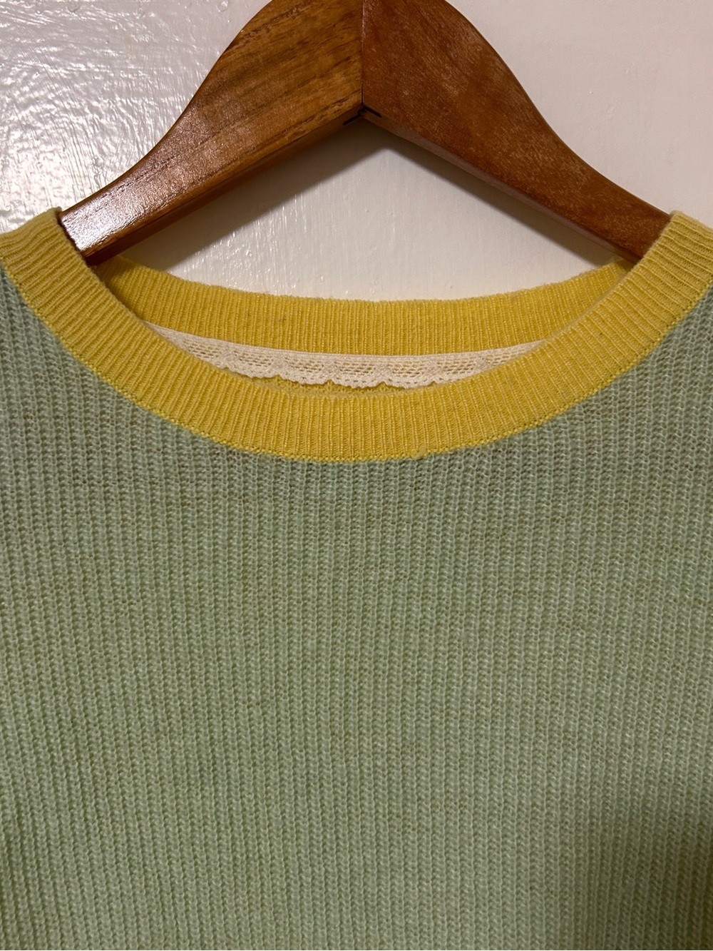 GOELIA Women's Pastel Green & Yellow Sweater - M